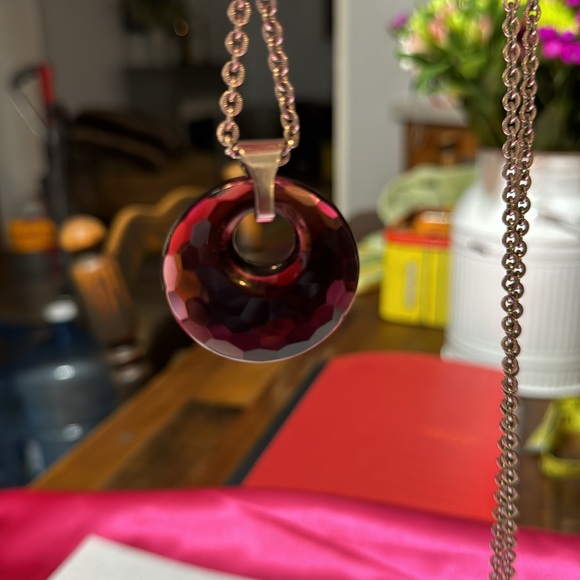 Silver colored chain with purple translucent glass. - Picture 5 of 5